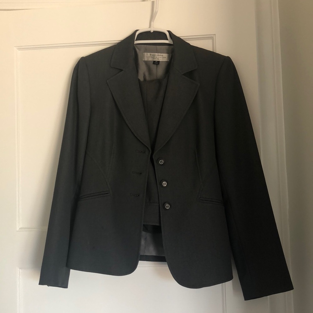 TAHARI business suit